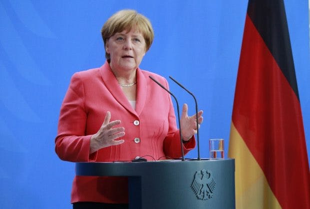 Angela Merkel warnt vor Meinungsmache durch Bots in sozialen Netzwerken. (Bild: 360b/Shutterstock.com)
