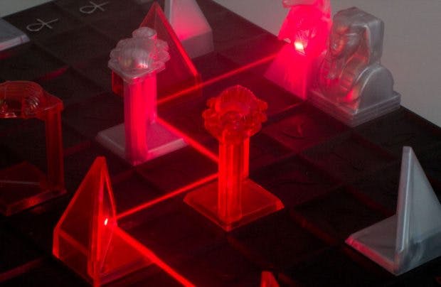 Strategie und echte Laser! Mehr muss man zu diesem Brettspiel nicht sagen. (Foto: Getdigital)