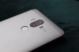 Wie beim P9 nur verbessert: Die Dual-Kamera des Huawei Mate 9. (Foto: t3n)