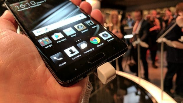 Unüblich: Der Finderabdrucksensor ist bei der Huawei Mate 9 Porsche Edition auf der Vorderseite angebracht. (Foto: t3n)