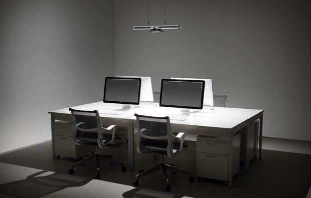 Bürobeleuchtung Cu-Beam Duo: beleuchtet den Raum und/oder speziell den Schreibtisch. (Bild: Dyson)