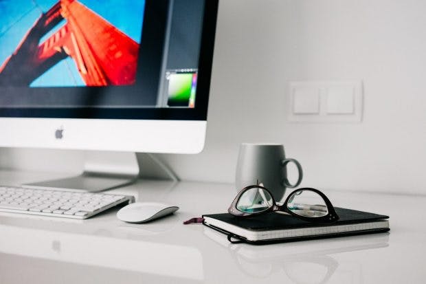 Auch ein Arbeitsplatz sollte minimalistisch sein. (Bildquelle: Pixabay)
