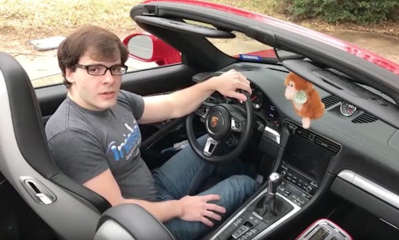 Dieser Typ hat „Doom“ auf seinem Porsche 911 installiert