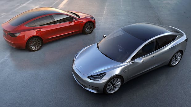 Tesla liefert erste Model-3-Fahrzeuge in Deutschland aus