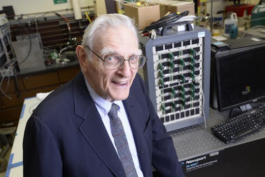 94-jähriger Li-Ion-Akku-Erfinder präsentiert neue Schnelllade-Technologie