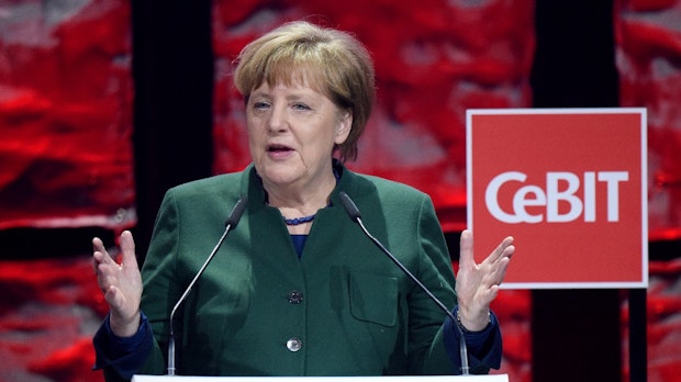 Merkel zeigt sich vom langsamen Tempo der Digitalisierung genervt