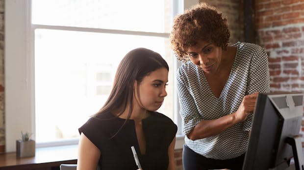 Unerwünschte Küsse, sexuell eindeutige E-Mails: Frauen in Startups werden häufig sexuell belästigt