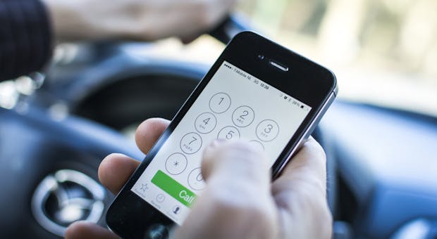 Wer am Steuer telefoniert, könnte künftig sofort den Führerschein verlieren