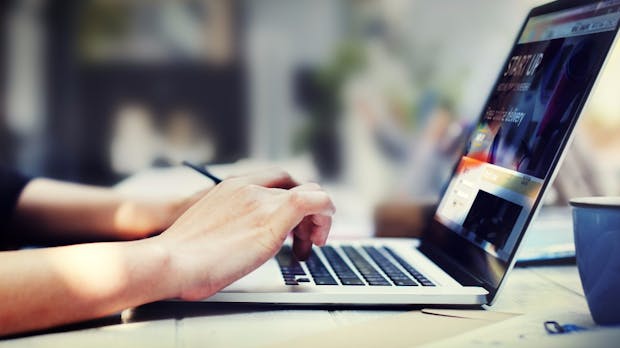 Digitalisierung der Arbeitswelt: Wie Unternehmen ihre Mitarbeiter auf den Wandel vorbereiten