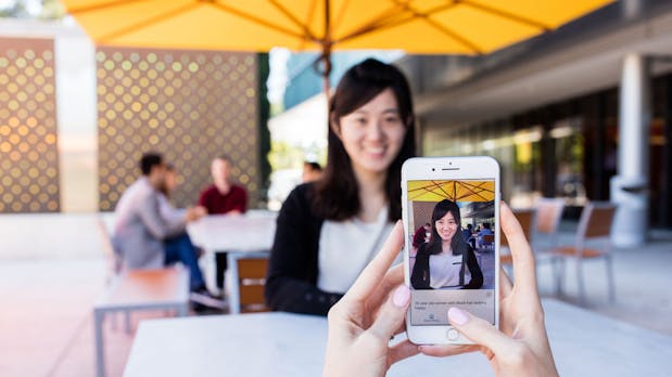 Seeing AI: Microsofts App will das Leben für Blinde erleichtern