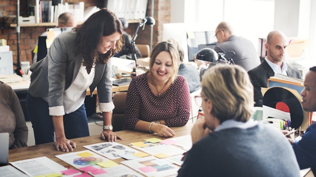 Die neuen Chefs: Wie Manager ihr Team im digitalen Zeitalter zum Erfolg führen