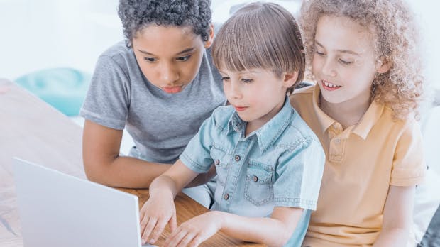 Schulen weiterhin geschlossen – Programmierkurse für Kids statt Bio und Chemie