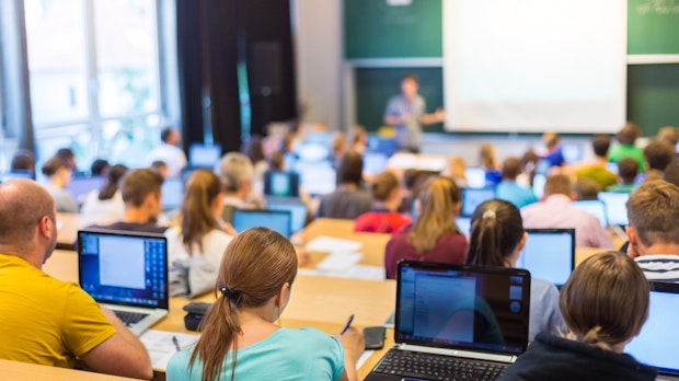 10 Dinge aus dem Studium, die nichts mit der realen Arbeitswelt zu tun haben