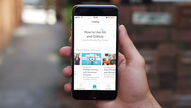 Weiterbildung: Die Udacity-App ist eine kostenlose Online-Akademie für iOS und Android. Zusammen mit Partnern wie Google und Salesforce werden Kurse entwickelt, die klassische Bildung mit technischen Berufsfähigkeiten verbinden sollen. (Grafik: t3n / dunnnk)