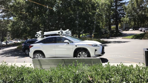 Nissan Leaf fährt auf autonomes Apple-Auto auf