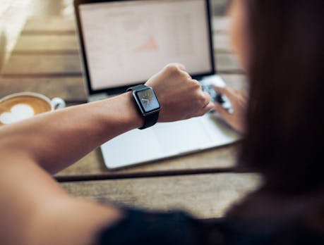 EuGH: Arbeitgeber müssen Arbeitszeiten systematisch erfassen – kommt die Stechuhr für alle?