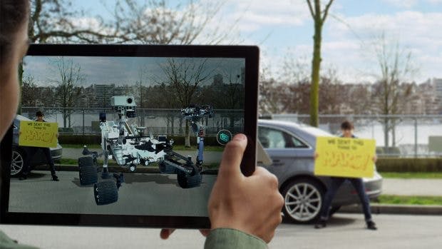 Das Windows 10 Fall Creators Update bringt den „Mixed Reality Viewer“: 3D-Objekte am Rechner. (Bild: Microsoft)