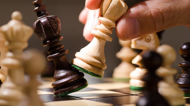 Google-KI Alphazero schlägt nach 4 Stunden Übung das bisher beste Schach-Programm