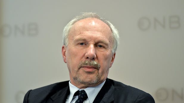 Österreichs Notenbankchef fordert Mehrwertsteuer und strenge Regeln für Bitcoin