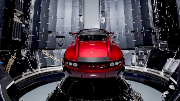 SpaceX schießt Tesla-Roadster mit neuer Super-Rakete ins All