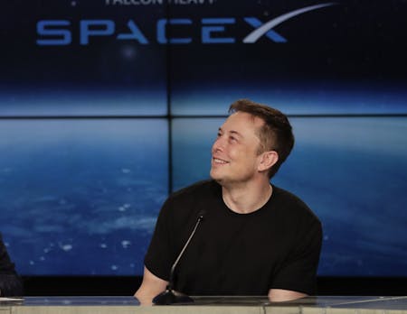 Elon Musk kündigt erste Flüge der Mars-Rakete an – und spricht über das Scheitern