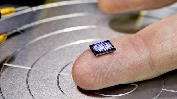 Kleiner als ein Salzkorn: IBM zeigt wirklich winzigen Computer