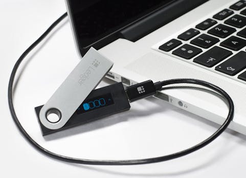 Ledger Nano S mit neuer Firmware: Mehr Sicherheit nicht ohne Stress