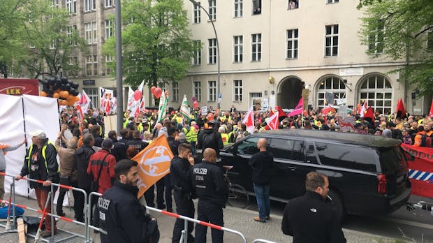 Jeff Bezos kontert Verdi: „Ich bin stolz auf unsere Löhne in Deutschland“
