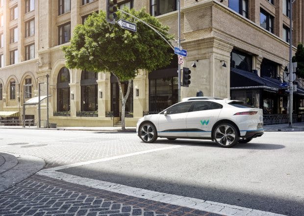 Waymo hat neben Zehntausenden Chrysler Minivans auch 20.000 Modelle des Elektroautos Jaguar I-Pace bestellt. (Bild: Waymo)
