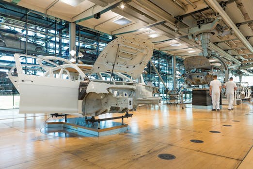 Große Berufswahl-Studie: Diese Branche hat die Autoindustrie vom Thron gestoßen
