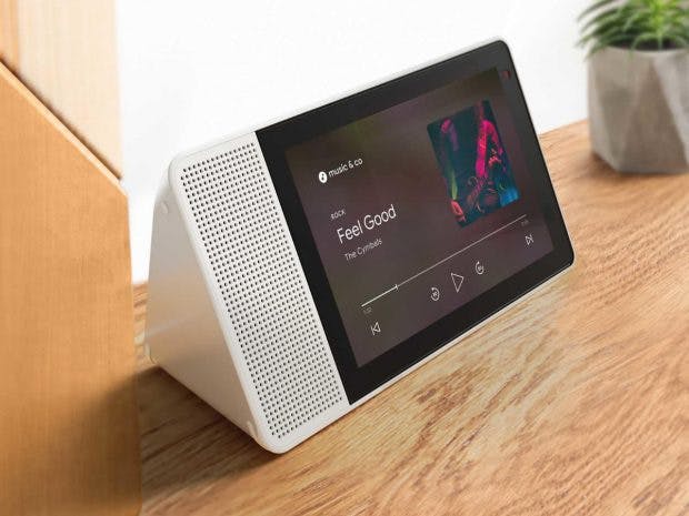 Nach Smart-Displays von Lenovo (hier im Bild), LG und weiteren Partnern wird ein Google Home mit Display im Herbst erwartet. (Bild: Lenovo)