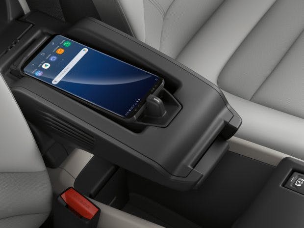 Ein Wireless-Charging-Dock kann für den BMW I3 auch auf Wunsch bestellt werden. (Bild: BMW)