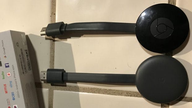 Oben der alte, darunter der neue Chromecast. (Foto: reddit)