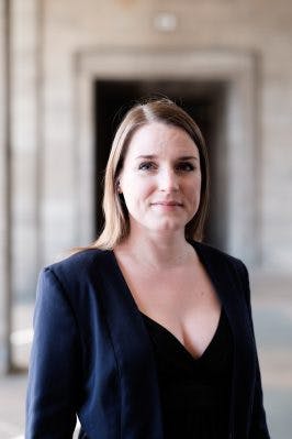 Inga Höltmann spricht im t3n Podcast mit Luca Caracciolo über New Work. (Foto: Axel Kuhlmann)