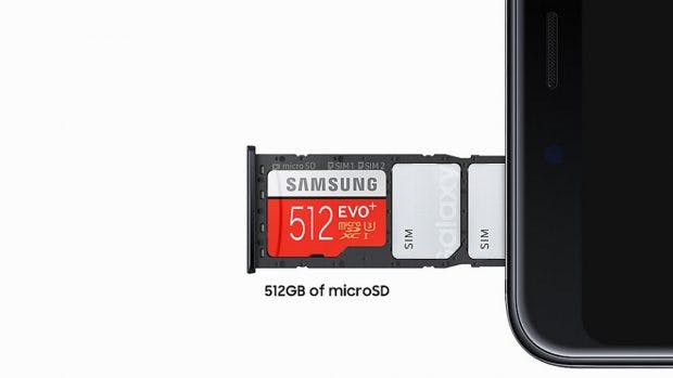 Kombi-Tray: Neben zwei SIM-Karten könnt ihr in Galaxy A9 auch eine Micro-SD-Karte einstecken. (Bild: Samsung)Kombi-Tray: Neben zwei SIM-Karten könnt ihr in Galaxy A9 auch eine Micro-SD-Karte einstecken. (Bild: Samsung)