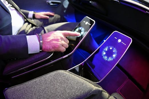 Intelligente Oberflächen für das Autocockpit der Zukunft