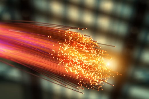 Forscher schicken Daten mit 1 Petabit pro Sekunde durch eine Glasfaserverbindung