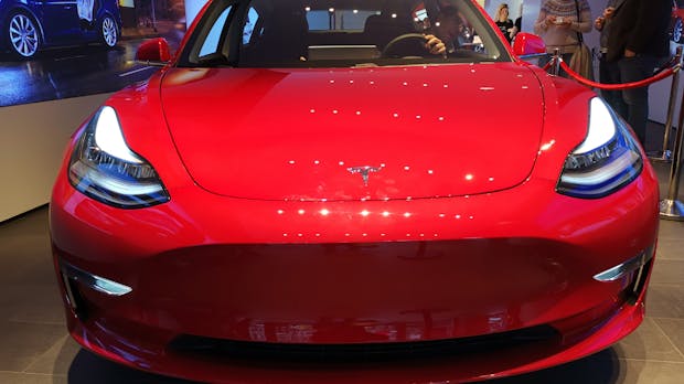 Experte Dudenhöffer: Tesla Model 3 wird 2019 den deutschen E-Auto-Markt dominieren