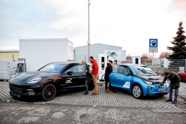 Fast Charge: Forschungsträger von BMW und Porsche. (Foto: BMW)