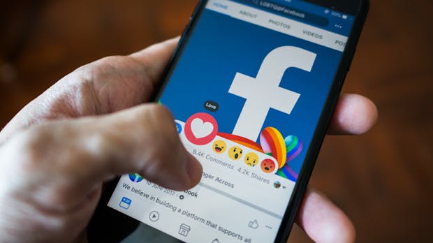 Ältere und Konservative teilen wesentlich öfter Fake News auf Facebook