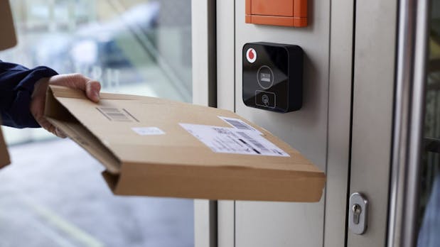Vodafone präsentiert einen vernetzten Türöffner für Paketboten
