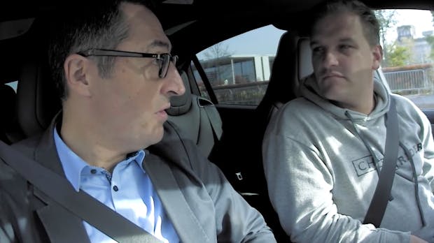 Cem Özdemir: „Will man einen E-Golf bestellen, kommt man sich vor wie beim Trabi im Osten“