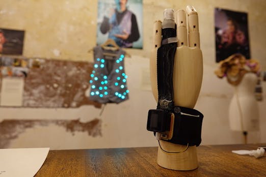 Forscher wollen Hemdsärmel so klug machen wie ein Smartphone