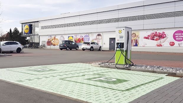 Elektromobilität: Lidl will Netz mit 400 Ladesäulen aufbauen