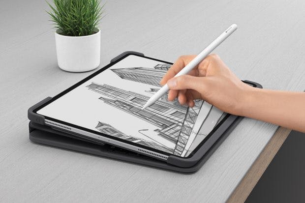 Das Smart Folio Pro von Logitech kommt auch mit einer Position zur Nutzung des Apple Pencil. (Foto: Logitech)
