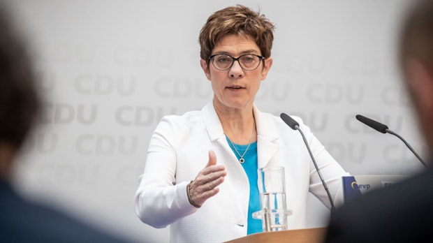 CDU reagiert auf Rezo-Video: AKK denkt über eine Regulierung von Influencern nach