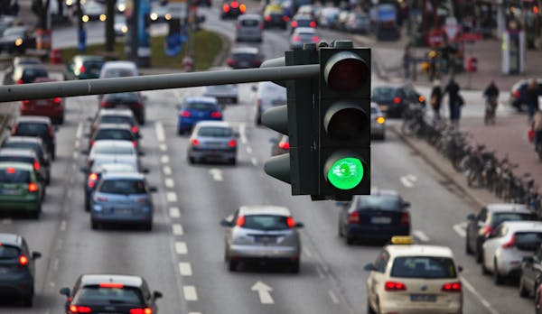 Fahren auf der Grünen Welle: Audi vernetzt seine neuen Modelle mit Verkehrsampeln