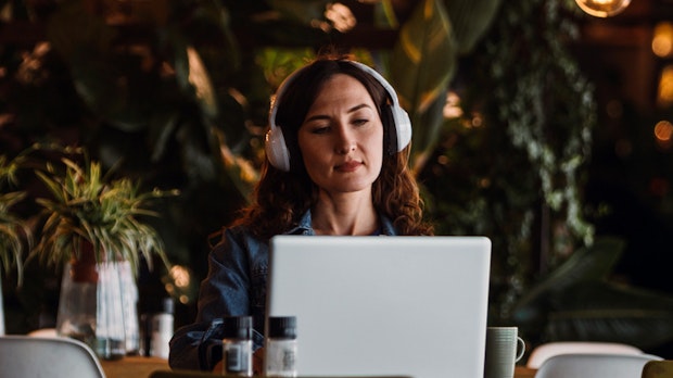 Musik am Arbeitsplatz: Deezer-Expertin verrät, wie du die perfekte Playlist erstellst