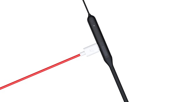 Die Oneplus Bullets Wireless 2 lassen sich per Warp Charge rasend schnell aufladen. (Bild: Oneplus)