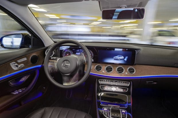 Bosch und Daimler zeigen fahrerloses Parken